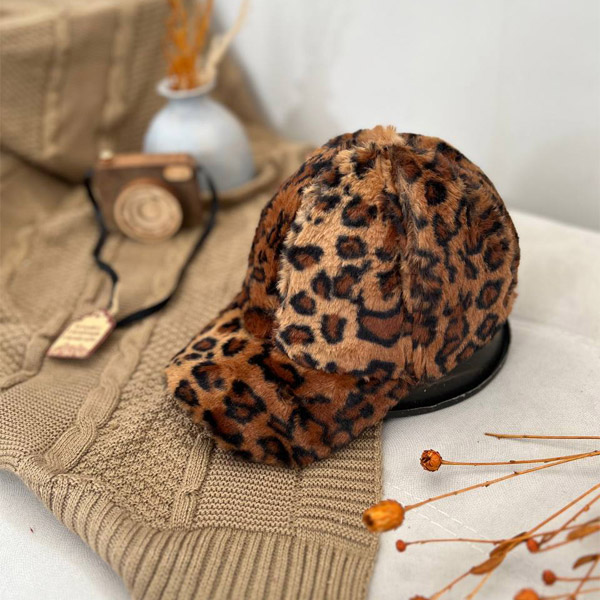 عکس شماره:1 , کلاه کپ خز طرح پلنگی — کلاه زمستانی شیک و گرم
