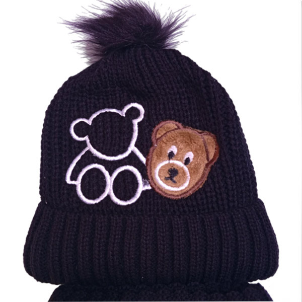 عکس شماره:2 , ست کلاه و شال پوم‌دار بچگانه داخل خز – مدل خرس، گرم و زمستانی