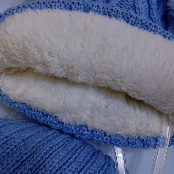 عکس شماره:0 , کلاه بافت بچگانه دو لایه خزدار طرح مارپیچی (دو پوم)