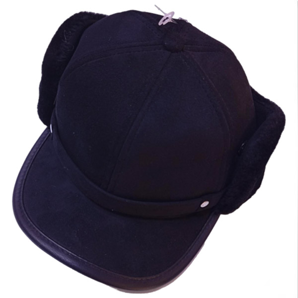 عکس اصلی کلاه زمستانی خزدار مردانه با لبه چرمی و گوش‌گیر جمع‌شونده – مشکی