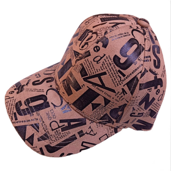 عکس اصلی کلاه چرمی زنانه طرح روزنامه‌ای پشت فلزی – رنگ کرمی