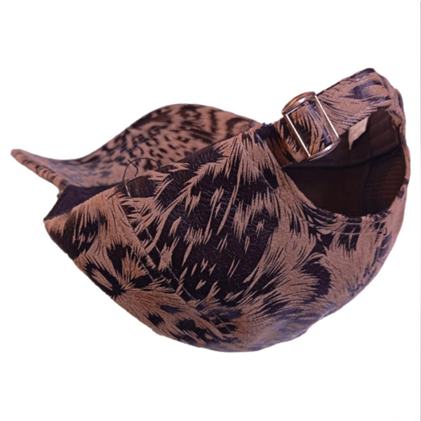 عکس شماره:0 , کلاه چرمی زنانه طرح پلنگی پشت فلزی – رنگ کرمی نسکافه‌ای